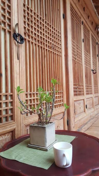 Namhyundang - Hanok Korean Traditional House Seoul Exterior foto