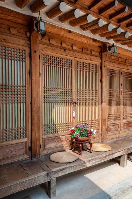 Namhyundang - Hanok Korean Traditional House Seoul Exterior foto