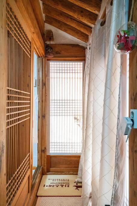 Namhyundang - Hanok Korean Traditional House Seoul Exterior foto