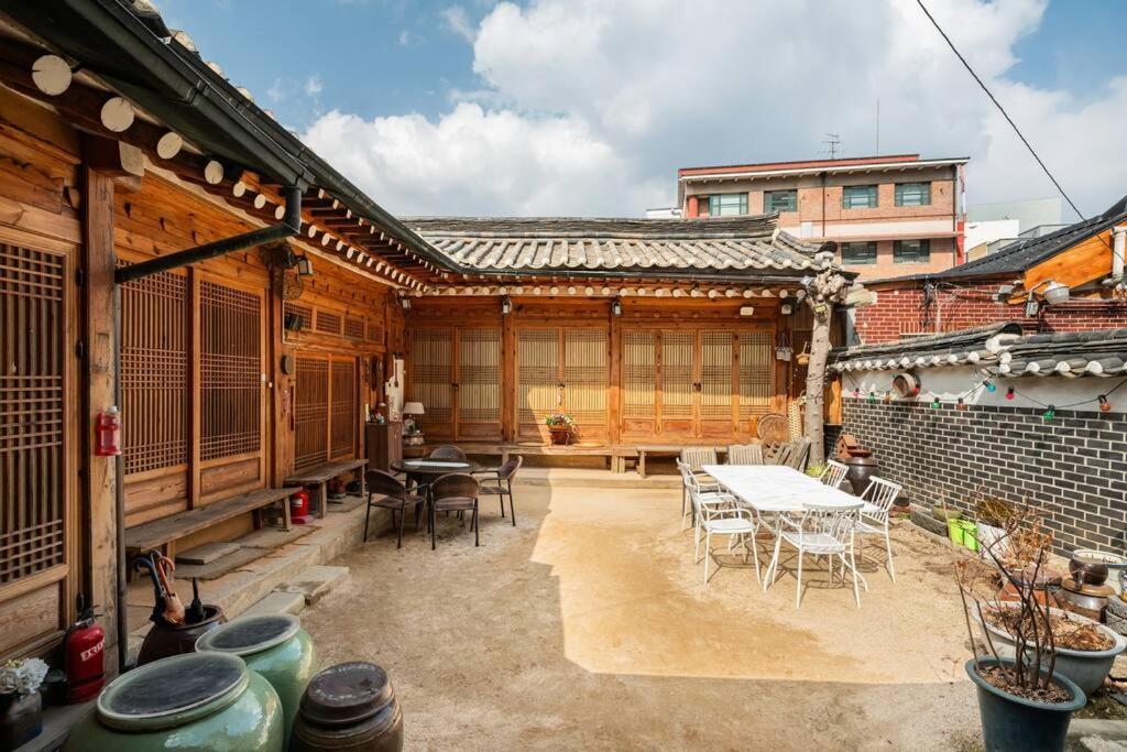 Namhyundang - Hanok Korean Traditional House Seoul Exterior foto